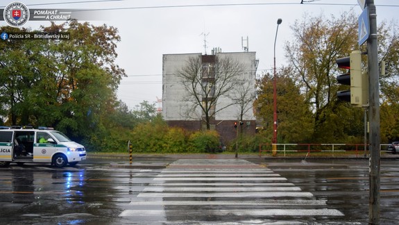 Polícia hľadá svedkov: Nevideli ste v utorok ráno nehodu, pri ktorej Škoda Fabia zranila chodkyňu?