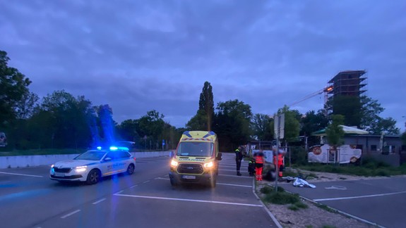 Mestskí policajti objavili zraneného muža, ktorý v bezvedomí ležal pri bicykli