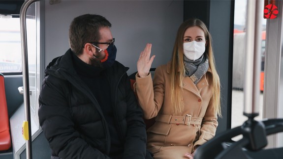 Vo vozidlách MHD sa nerozprávajte, vyzýva Dopravný podnik Bratislava