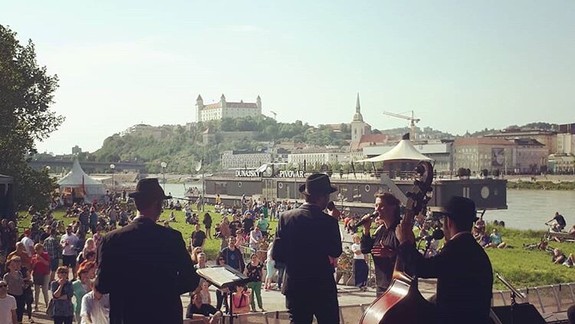 Dnes vrcholí obľúbený majáles na Dunaji, hudobne vás poteší Jana Kirschner a kapela Hex, uzavrie ho veľkolepý ohňostroj