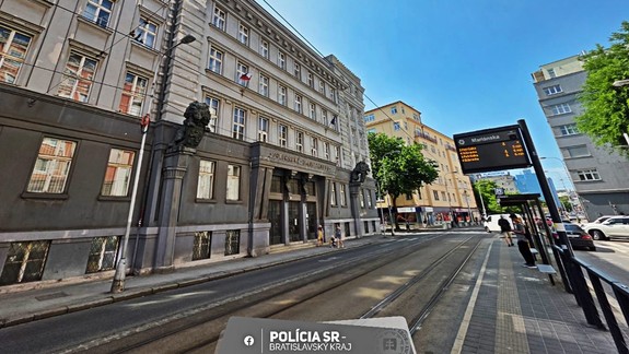 Na políciu k Dvom levom prišiel ozbrojený muž, policajtov pred ním varoval taxikár