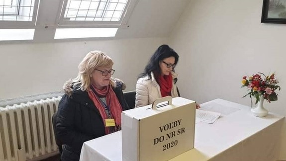 Pani Angela je členkou volebných komisií už 30 rokov - stretla Dubčeka či Biľaka a dnes aj väzňov