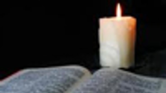 V nedeľu sa začne čítať Biblia dňom i nocou