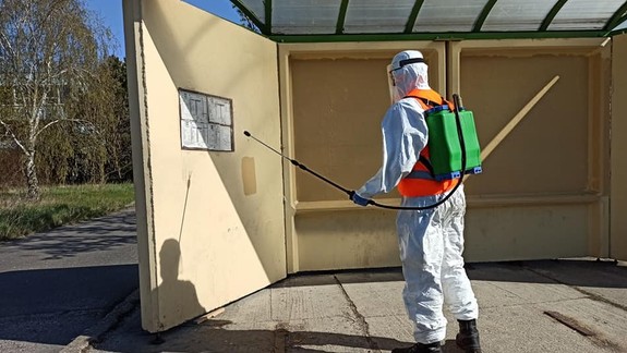Dezinfikovať v uliciach? Dúbravka sa obrátila na odborníkov a takáto je odpoveď