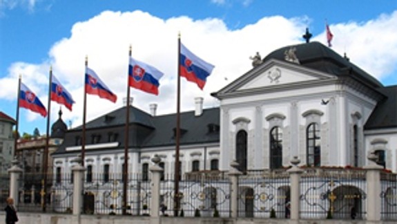 Koho bude voliť Bratislava? Fica alebo Kisku?