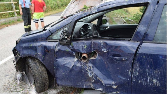 HOROROVÉ FOTO: Bratislavčan Martin mal šťastie v nešťastí - kovová tyč prebodla kabínu jeho auta!