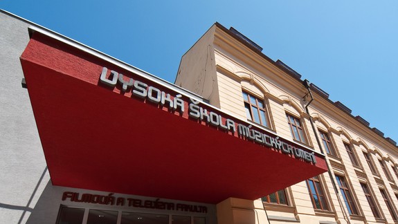 Univerzity a vysoké školy v Bratislave začnú výučbu v letnom semestri dištančne