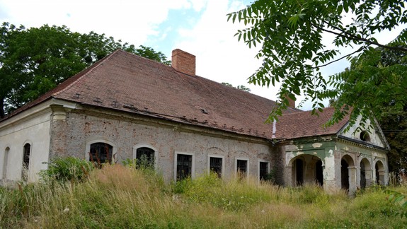Z nevyužitého kaštieľa a sýpky v Čunove bude ekocentrum