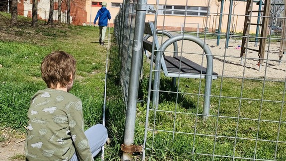 Dá sa matematika učiť v prírode? V tejto petržalskej škole bez problémov