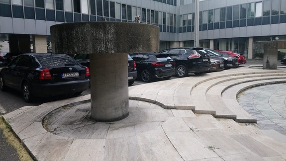 Zistili sme: Fontána na Špitálskej ulici nefunguje a ani fungovať nebude