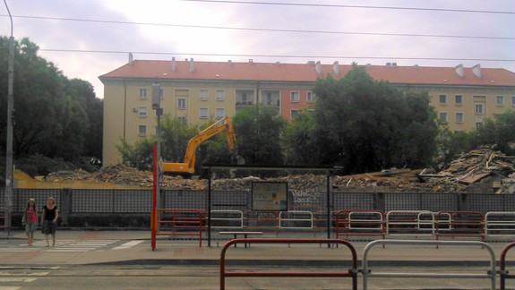 Pozemok s „Bašternákovou jamou“ zmenil vlastníkov – čo sa tu bude napokon stavať?