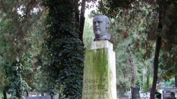 Z cintorína v Slávičom údolí zmizla busta akademického maliara Ernesta Špitza v hodnote 8-tisíc eur!