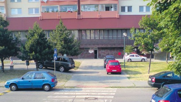 Na Farského jazdia vodiči cez priechod