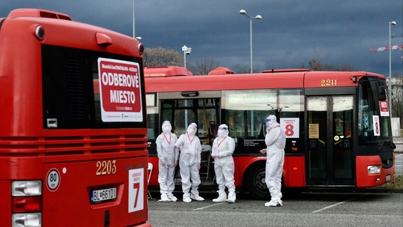 Bratislavské samosprávy vyzývajú ľudí, aby prišli na testovanie, v MOM-kách sa takmer nečaká
