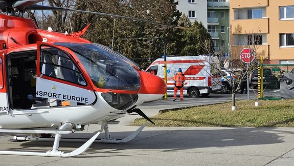 Šamorín: Muža po páde zo stromu odvážal s vážnymi zraneniami chrbtice vrtuľník