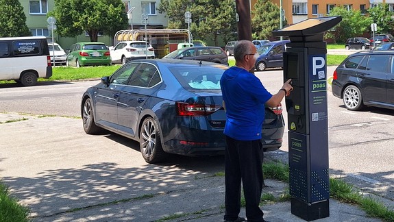 Zisťovali sme: Ako sa využili peniaze, ktoré sme zaplatili za parkovanie PAAS? Suma rozhodne nie je nízka