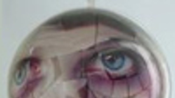 Čierne zrkadlo reality vo FruFru Gallery