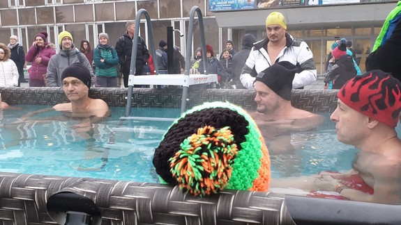 Dúbravský ľadový medveď: Koľko vydržal víťaz v studenej vode?