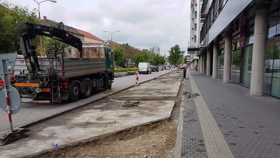 VIDEO a FOTO: Kto toto vymyslel?! Zobrali ďalšie parkovacie miesta domácim