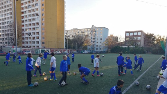 VIDEO Šokovaní Ružinovčania: Zoberie developer pre svoju stavbu stovkám detí futbalový štadión?