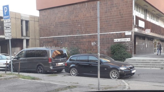 Petržalka začala preventívne kontrolovať parkovanie na Dvoroch - pokuty od magistrátu riskovalo 340 nerezidentov!