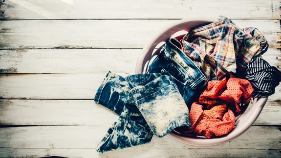 Chyby pri praní, ktorými si ničíte odev aj práčku