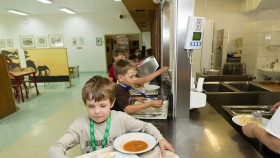 Staré Mesto by chcelo znížiť cenu za obedy pre školákov takmer až o polovicu...