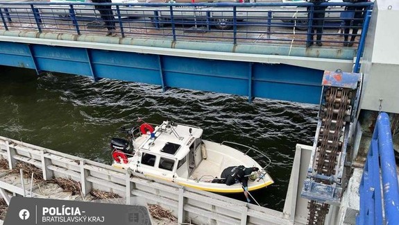 V Dunaji našli telo muža, polícia začala trestné stíhanie