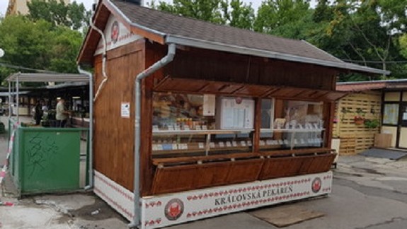 Stánok s pekárenskými výrobkami v Ružinove vykradli počas roka piatykrát, políciu už ani nevolali