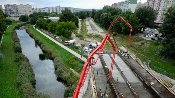 FOTO: Takto vyzerá betonáž mostu v Petržalke
