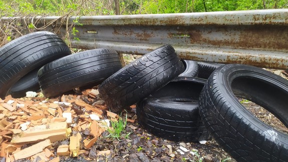 Nezabudnite! Na cestách sa začala zimná sezóna, vodiči by mali vymeniť pneumatiky