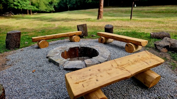 Chcete si opekať? Zákaz kladenia ohňa odvolali, povolené je len na určených miestach