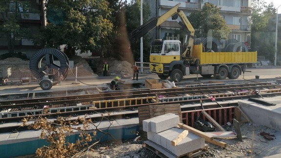 FOTO: Dokončia rekonštrukciu Karloveskej radiály v sľúbenom termíne?
