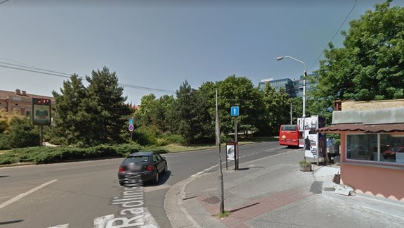 Tragická nehoda v Starom Meste: Autobus MHD zrazil na priechode chodca