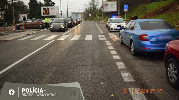 Na Limbovej zrazilo auto chodca, hľadajú svedkov