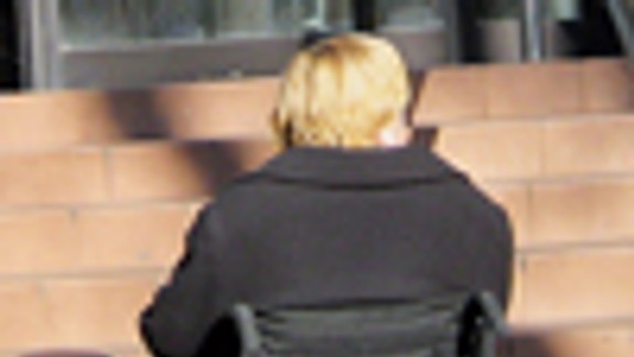 Vozíčkari majú stále problém dostať sa na úrad