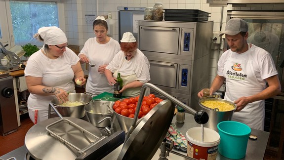 Obedy v petržalských školách zdraželi, rodičia si priplatia