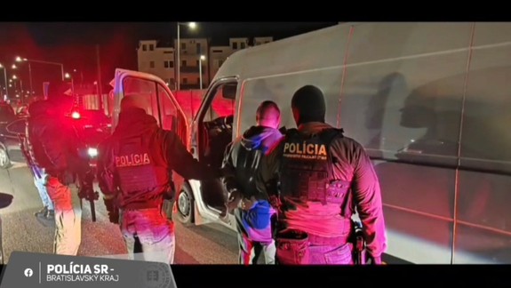 Kapitálny úlovok: Pri prehliadke dodávky v Malackách objavili približne 50 kg petvitínu