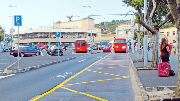 Pred stanicou je už upravenejšie