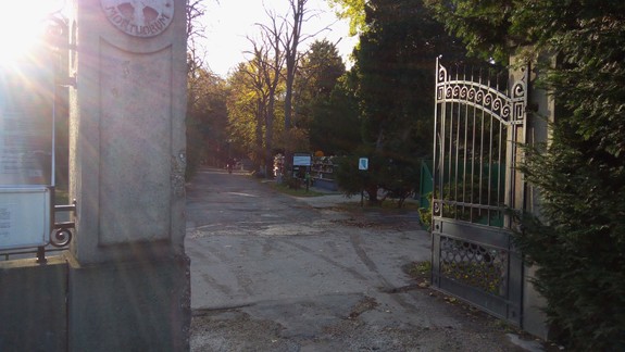 Cintoríny a urnový háj krematória opätovne otvorili