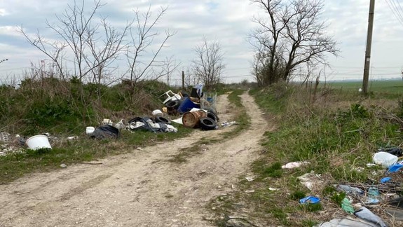 FOTO: Poľnohospodári v Podunajských Biskupiciach objavili niekoľko nových čiernych skládok odpadu