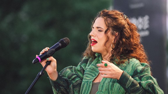 Pre milovníkov world music: Júlia Kozáková vydáva koncertnú nahrávku Flor Nueva