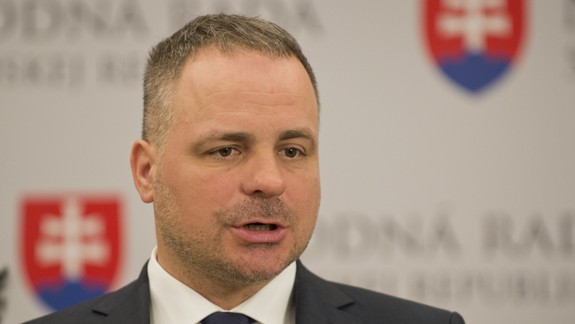 Droba čelí prvej výzve: Znížte počet podpredsedov, vyzýva ho Borguľa