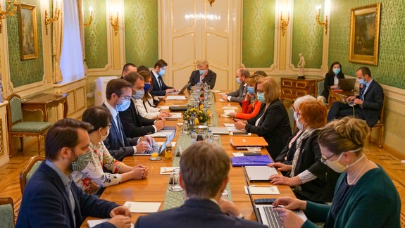 Vláda schválila nový sprísnený covid automat,  SaS sa zdržala hlasovania