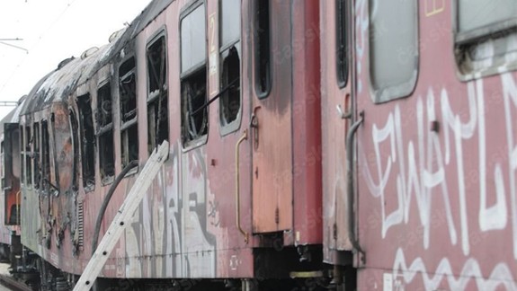 Včera v Rači zhoreli osobné železničné vozne