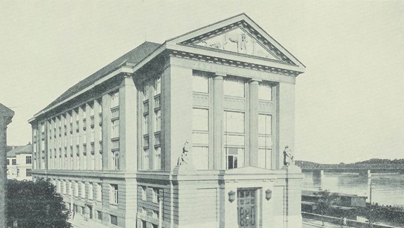 Pamätník cára na fasádu SNM nepatrí