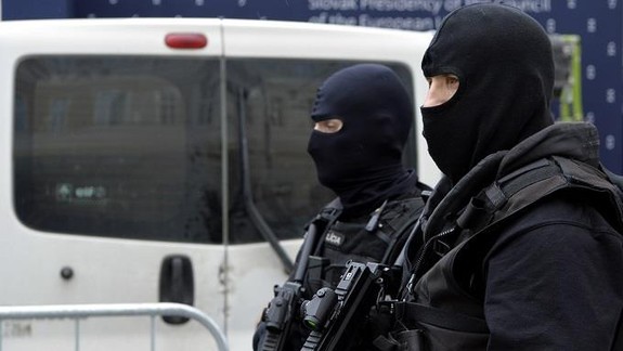 NAKA: Vyšetrovateľ žiada väzbu pre štyroch obvinených z akcie Agentúra