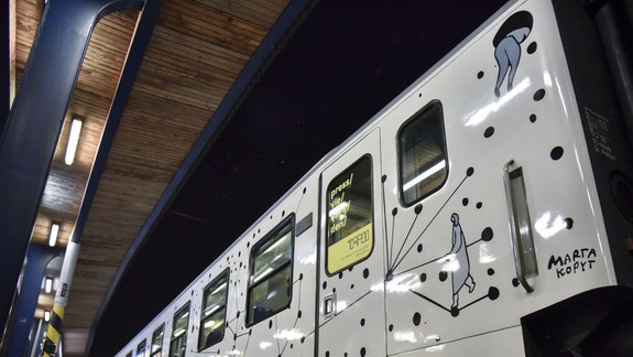 FOTO a VIDEO: Umelecký vlak TRAM odštartoval. Medzi Viedňou a Hlavnou stanicou bude premávať 11-krát denne