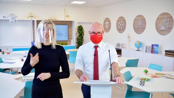 Minister Gröhling: Od pondelka 17. mája sa vrátia do škôl všetci žiaci