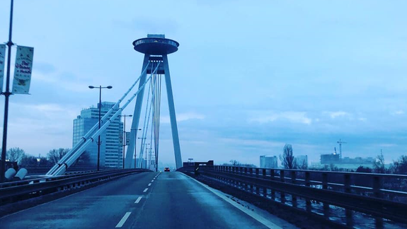 FOTO a VIDEO: Bratislavčania si užívali prázdne cesty a luxusnú jazdu cez mesto